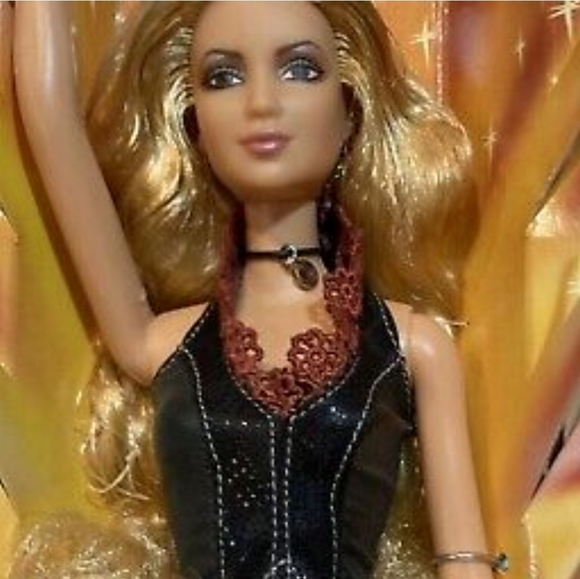 Latin Music Star Shakira Barbie Doll by Mattel New In Package (2002) Vintage - Picture 3 of 12